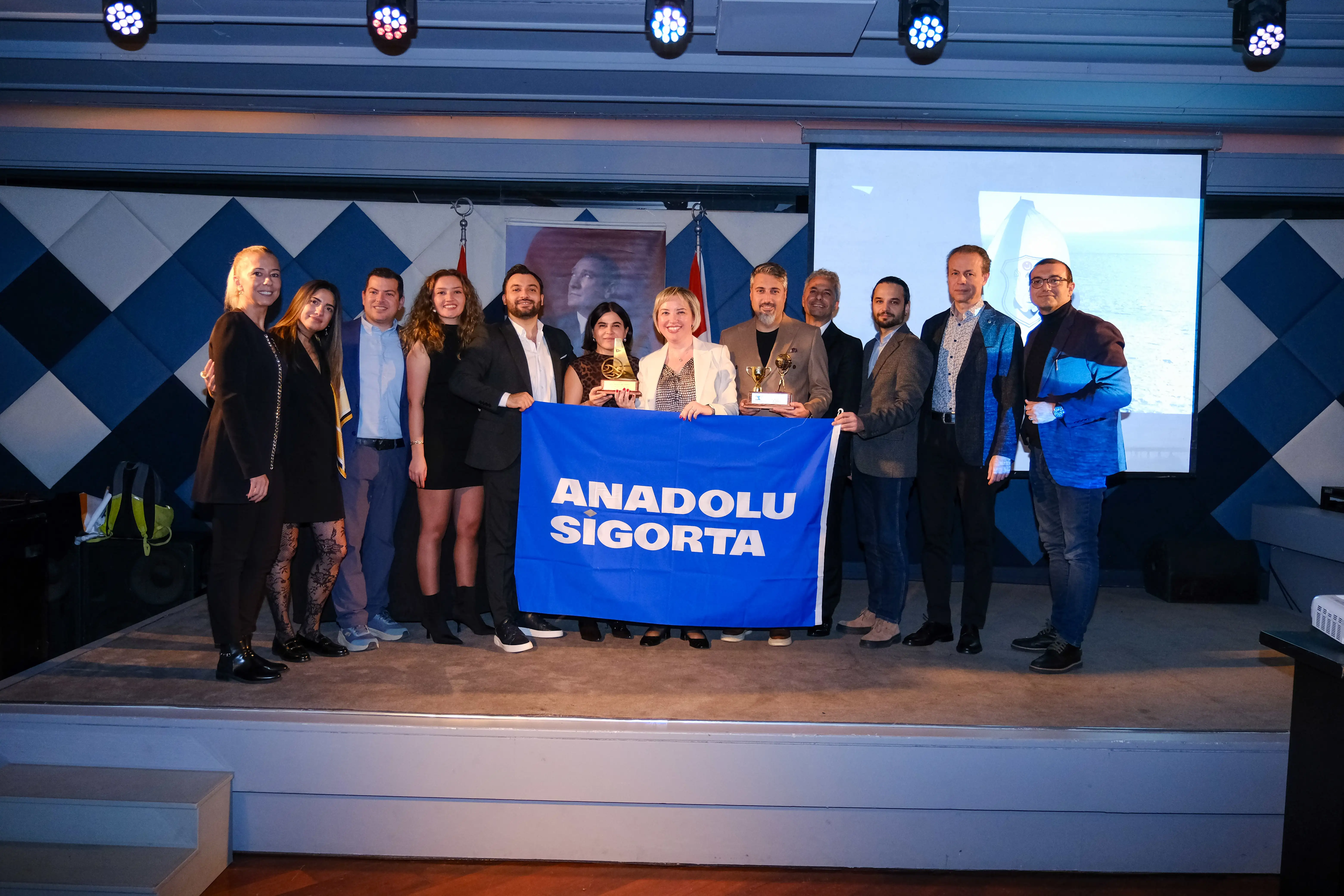 Anadolu Sigorta Yelken Takımı TAYK Çakabey Trofesi’nde İki Ödüle Birden Layık Görüldü